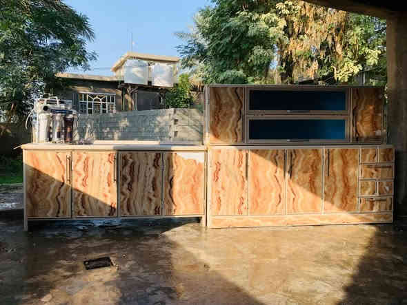 كاونتر  مترين وسنك مترين داخل جدا نضيف
مع فلتر ماء كاونتر احطاطه  
سعر 330 مكان بابل لحصوه ***********
