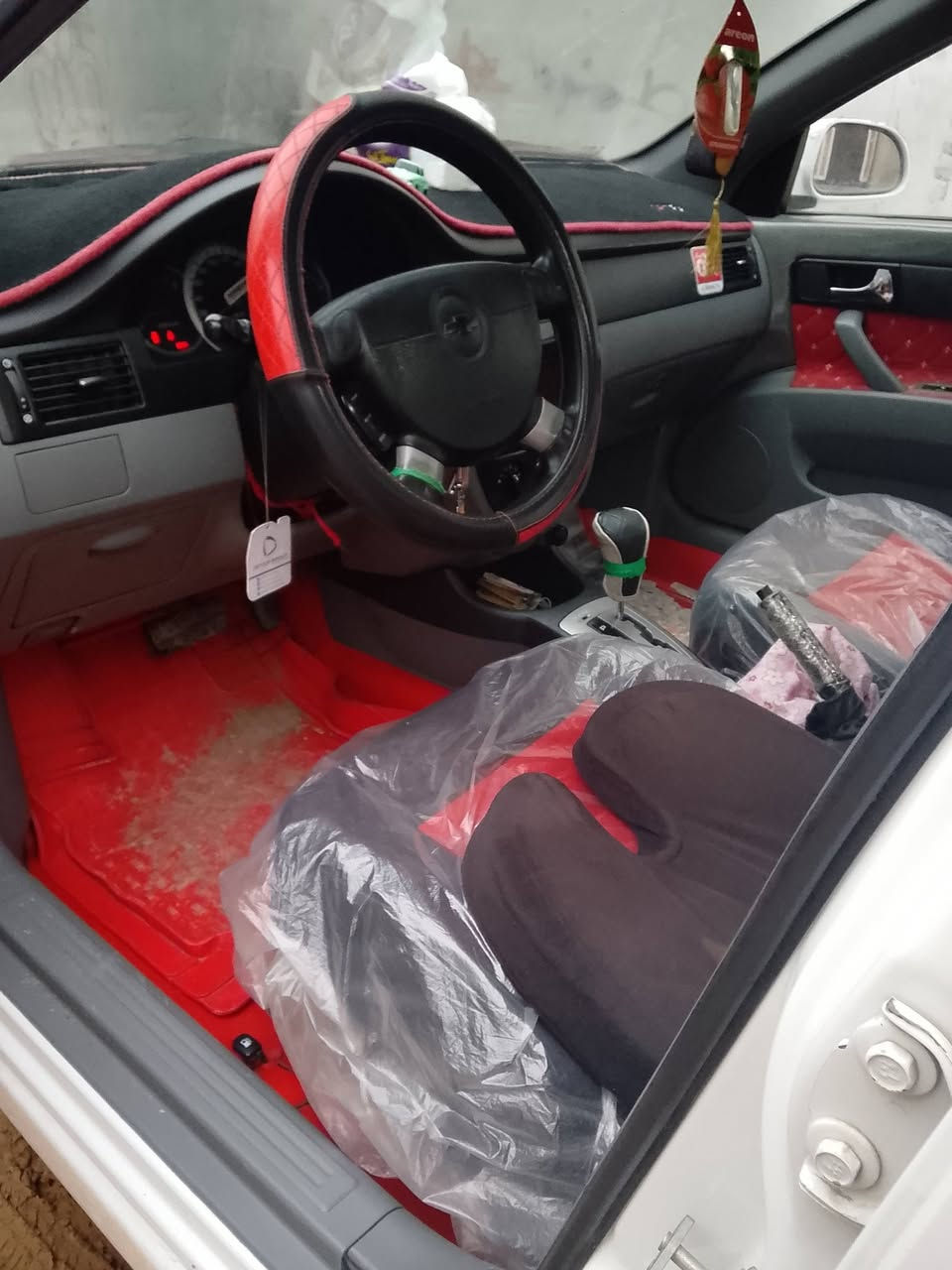 السلام عليكم سيارة اوبترا 14 للبيع السيارة بيه قطعة صبق وقطعة تبديل فقط وبيه منظومة  غاز بيه السيارة خير من الله الاستفسار ***********
