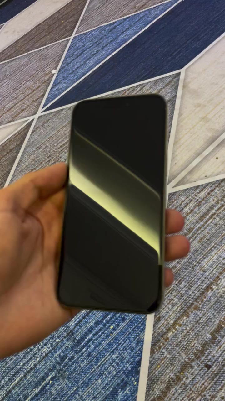 ايفون 15 بروماكس ذاكرة 256 لجهاز نضيف استخدام شخصي مبدل ظهر فقط بدلت الظهر وصارت هيج ب شاشه ثواني وتروح لجهاز كلش نضيف مكاني بغداد الامين الثانيه *********** السعر 800 بي مجال بسيط
