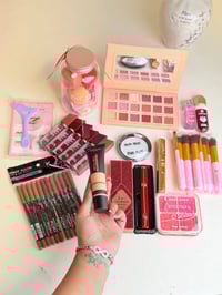 عرض مكياج • لوريال • ١٨ لون