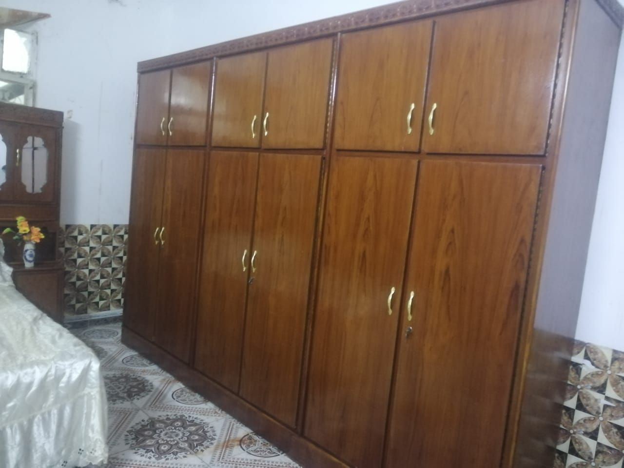 غرفة نوم حطاطه تكمه شغل درجه اولى السعر ٩٠٠ وبيها مجال لشراي العنوان رمادي الجزيرة للإستفسار الاتصال على ***********
