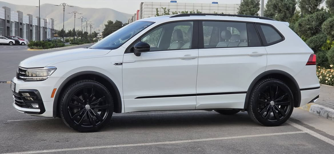 Volkswagen Tiguan R-Line 2021
  كلين R LINE يعني واحد على واحد
بدون اي ضرر بدون صبغ ماشي ٤٢ الف ميل 
گيرمحرك  ممفتوح ب شرط فحس كل شي 
سعر ٢٠٥ بي مجال 
العنوان السليمانية معرض باران 
***********
*********** السليمانية, العراق

