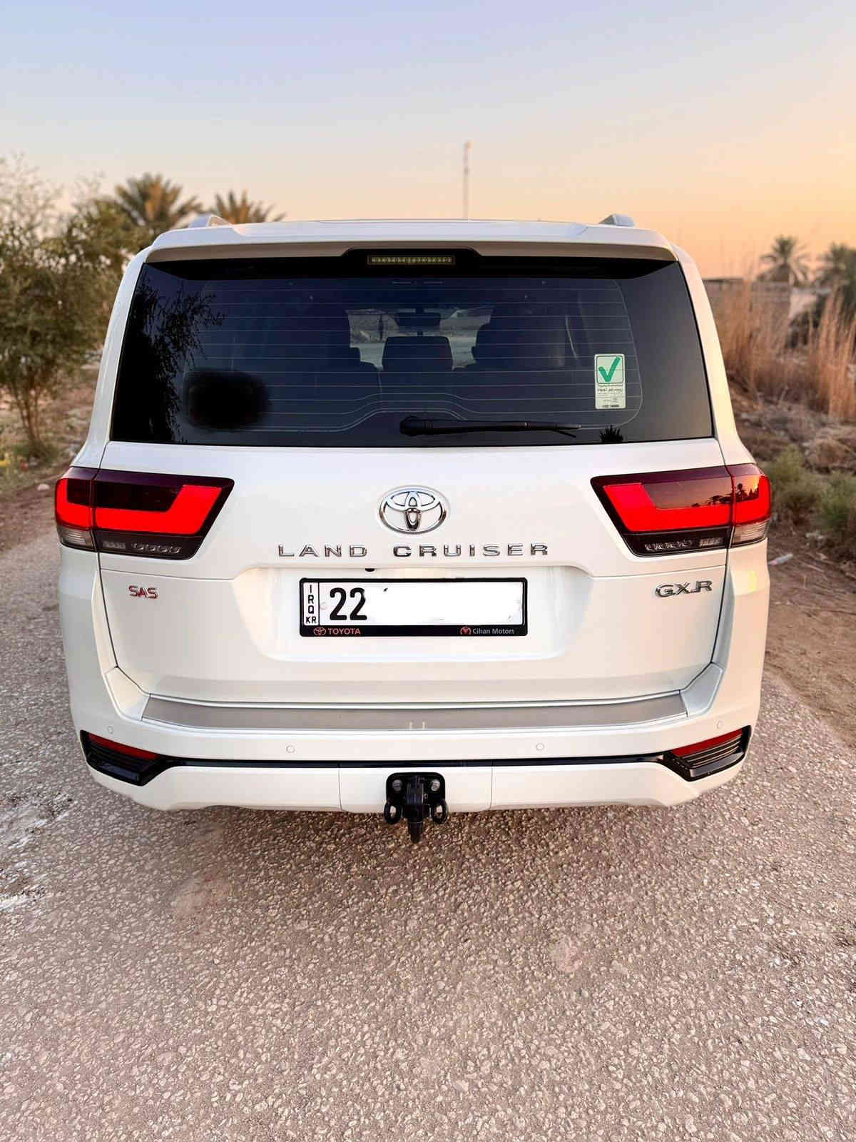 السلام عليكم  لاندكروز 2022ساز  اصلي فول مواصفات 1/1 السياره جديده مكفوله كفاله عامه من كلشي حته شخوط مابيها
 رقم اربيل  بسمي  تحويل او وكاله التريده 
باج تضليل بيها 
ماشية 30 الف حقيقي شرط ع الفحص
السياره جديده بمعنى الكلمه
اللون ابيض صدفي
محرك 4000 تنفس طبيعي
‏‎ مواصفات/ 
كشنات جلد 
كشنات كهرباء
سلايت روف 
فور ويل 
خمس بصمات
شاشات 3 تطبيق
كشنات تبريد
جنطه كهرباء 
8 ايرباك
اشاير مري
زراك لايت
حساس امامي خلفي
تبريد ثلاث قطع 
ثلاجه
‏‎تحكم استيرن 
مري قلابه
مري شفط
زراگات لايت 
طفايه
الى اخره مواصفات الساز  المعروفه
السياره معروضه 65000دولار
6 شدات و 50ورقه
‏***********
المكان بابل
مكلف بالنشر فقط
