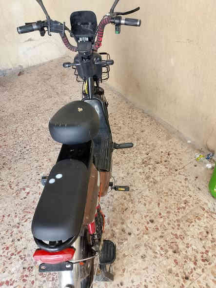 دراجه شحن بيها عطلات  الهورن والاشاير ويرادلها واير مال بريك كلهن مايكلفن 15 والبقيه مابيه شي سعر الدراجه 250وبيها مجال للطيبين للأستفسار راسلوني واتساب على الرقم *********** عنواني البصره الزبير المربد القديم
