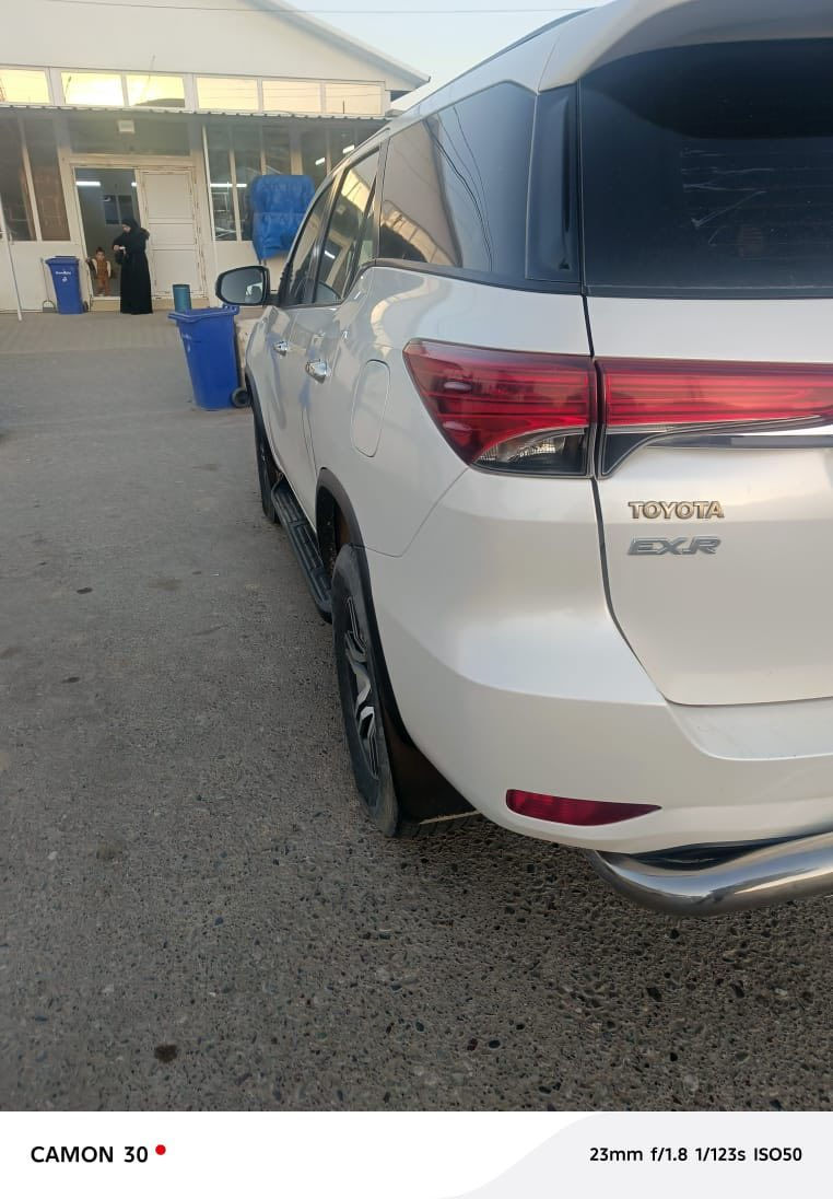 فور جنار 2016 للبيع لايت عدسه 
شاشه كبيره كامره حساسات مري شفط اشاير بالمري دوشمه داخليه   محرك  وكير شرط  7 راكب تبريد 3 قطع  سياره جديده ونضيفه بيها شبر تقريباً بالجاملغ  الامامي وره الايت 
وسعرها حيل مناسب 
السعر 240
‭0781 971 6466
