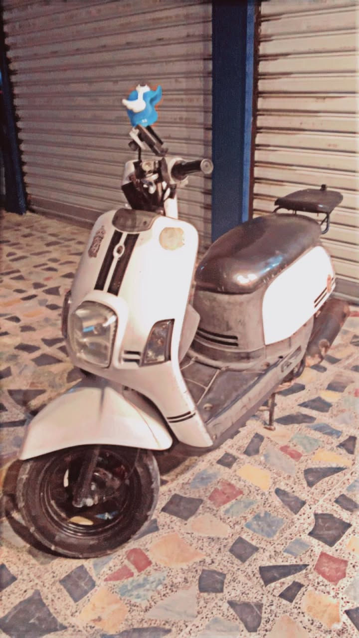 بوليس كابريتر بلاديه مامفتوحه كامله مختمه ختم واحد كفرات اصليه دراجه حلوه وخرسه  نقصه باتري وتنضف كابريتر اشاير كهربائياته شغاله سعره ٦٥٠ بيه مجال او مراوس منغولي ***********
