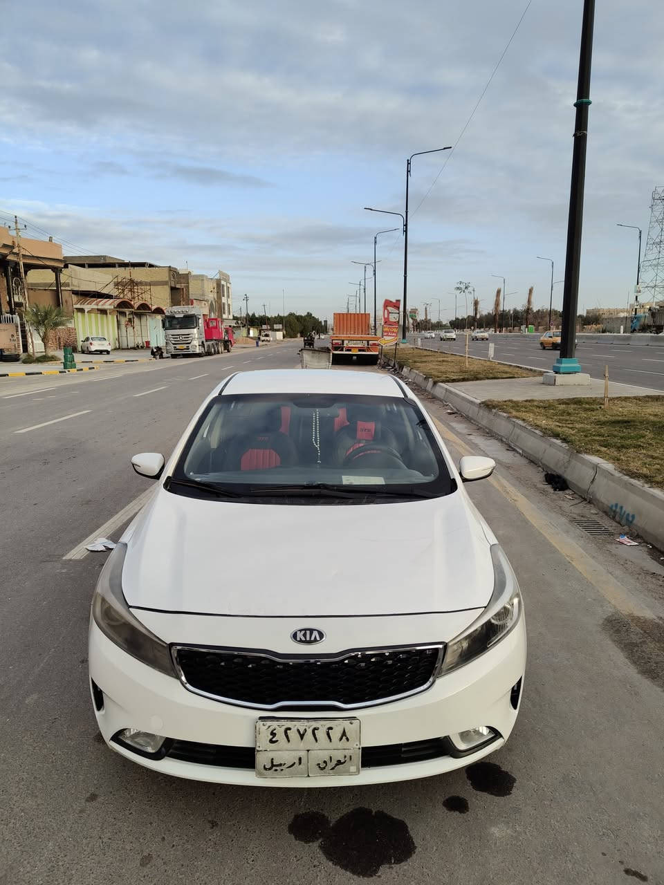 سلام عليكم سيراتو 2017 
اليسارة مفتوح بنيد أو جاملغ مال تطبيع اثر طخه بسيطه مثل ما وضح بالفيديو بيه بارد شي قليل 
بيه شاشة اندرويد كامره دواره زوج تايرات جدد كير ومحرك خير من الله السعر 123 أو بيه مجال شي قليل للاستفسار ***********
