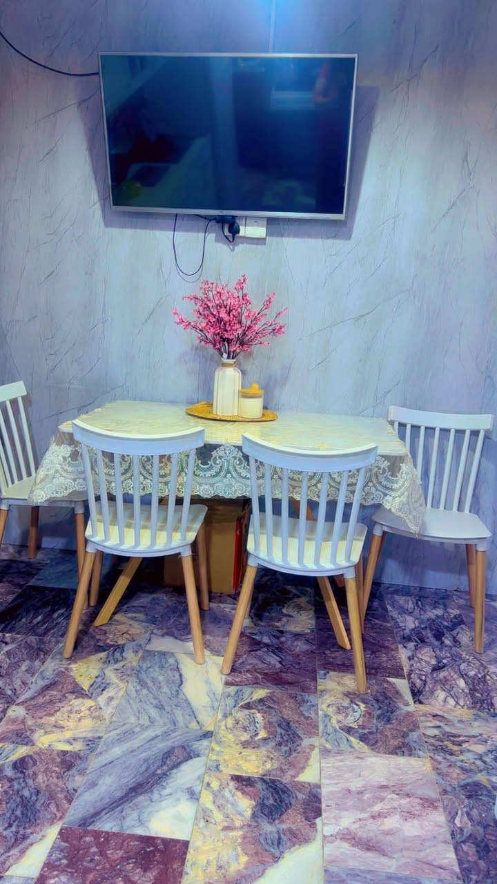 سلام عليكم ميز طعام للبيع المكان بغداد شارع المغرب رقم ***********
