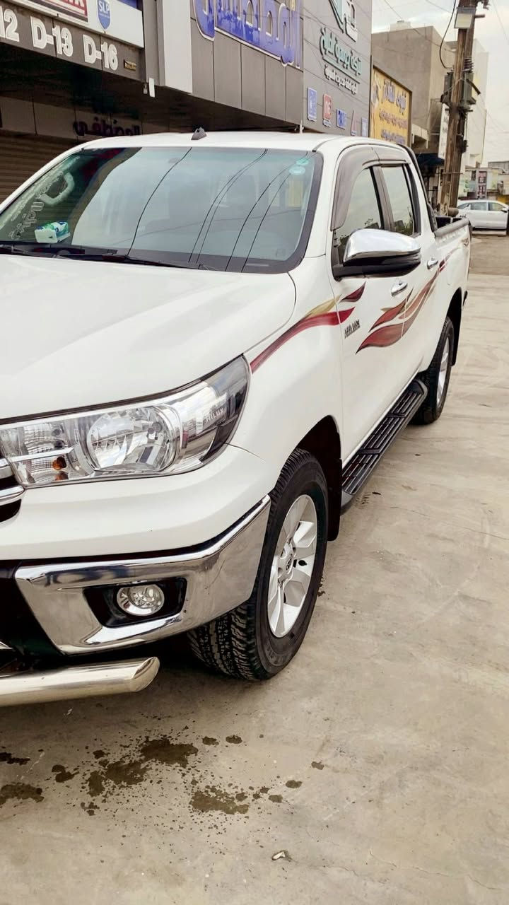 سلام عليكم
لبيع موديل ٢٠٢٠ 
بيها طخه باب صدر باقي مكفول ٤سلندر 
فور وير عاليه سيارة ١٠٥ ماشيه بسم شركة 
كير محرك مكفول سعره ٢٧٧
استفسار على رقم ***********
سيارة موجود بغداد
