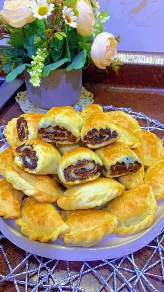 يتوفر جميع المعجنات فطائر 10 قطع 6الف لحم بعجين 10 قطع 6الف مني بيتزا 10 قطع 8الف كيكه ساده 8الف مناقيش بالجبن 10 قطع 6الف فطائر الدجاج 10 قطع 8الف الحجز مسبق يوجد خدمة توصيل ***********
