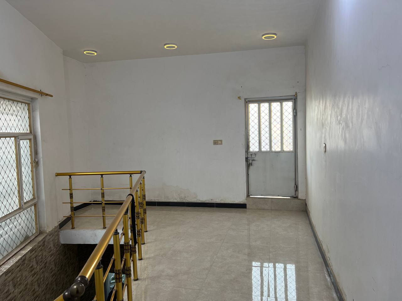 بيت 🏦 للبيع 100م طابقين
كونكريت مسلح
الطابق الاول غرفه/صاله/استقبال/مطبخ/ صيحات داخليه وخارجيه
الطابق الثاني غرفه/ صاله 
السعر باليد 60
مطلوب اسكان 18 شرط تبديل الكفيل 
العنوان الزيتون قرب مدرسة
 شمس المعارف 
للاستعلام 
📞***********
📲علي الجبوري/ابومهيمن
