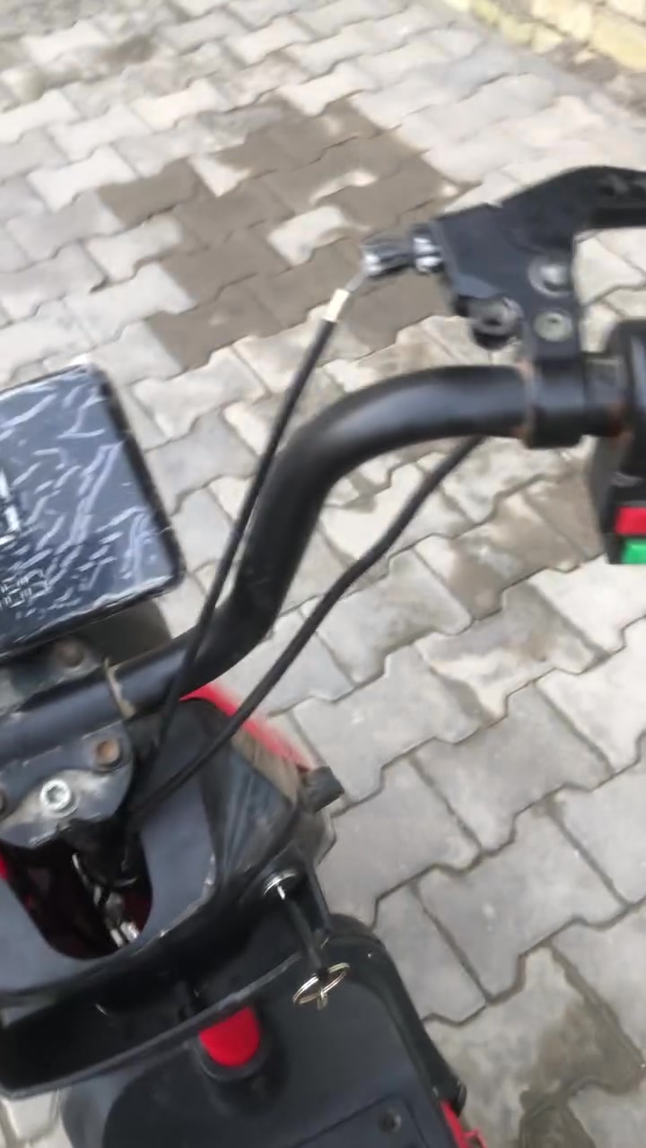 دراج اخو  الجديد اربع  بطاريات  تلث  سرع  30 50 70  تمشيك  من 25 الى 30 كيلو  والدراجه  حجم 16  والملف  قوته400 والسعر 175 او  بيه مجال  بسيط  والمكان  بغداد  طوبجي


**إذا كنت صاحب هذا الإعلان وتريد حذفه لأي سبب، رجاءا أرسل رسالة إلى الدعم الفني**
