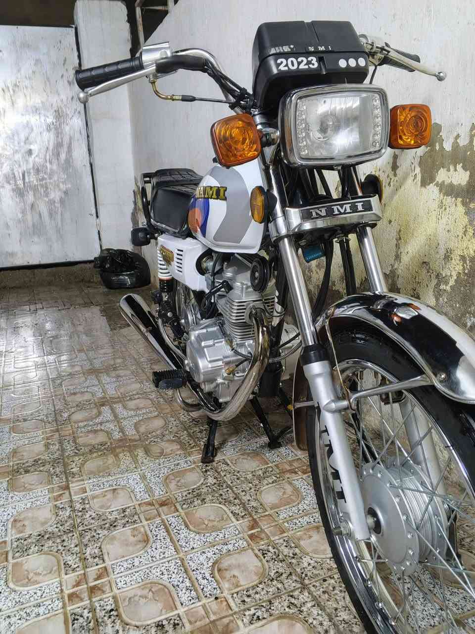 هلاو شباب للبيع أصلي شلامجه 2023 اوراق 
دراجه كفاله مكينه برغي ممفتوح بيها كله شركه 
سعر 850 بيها مجال 
شراي اتصل ***********
