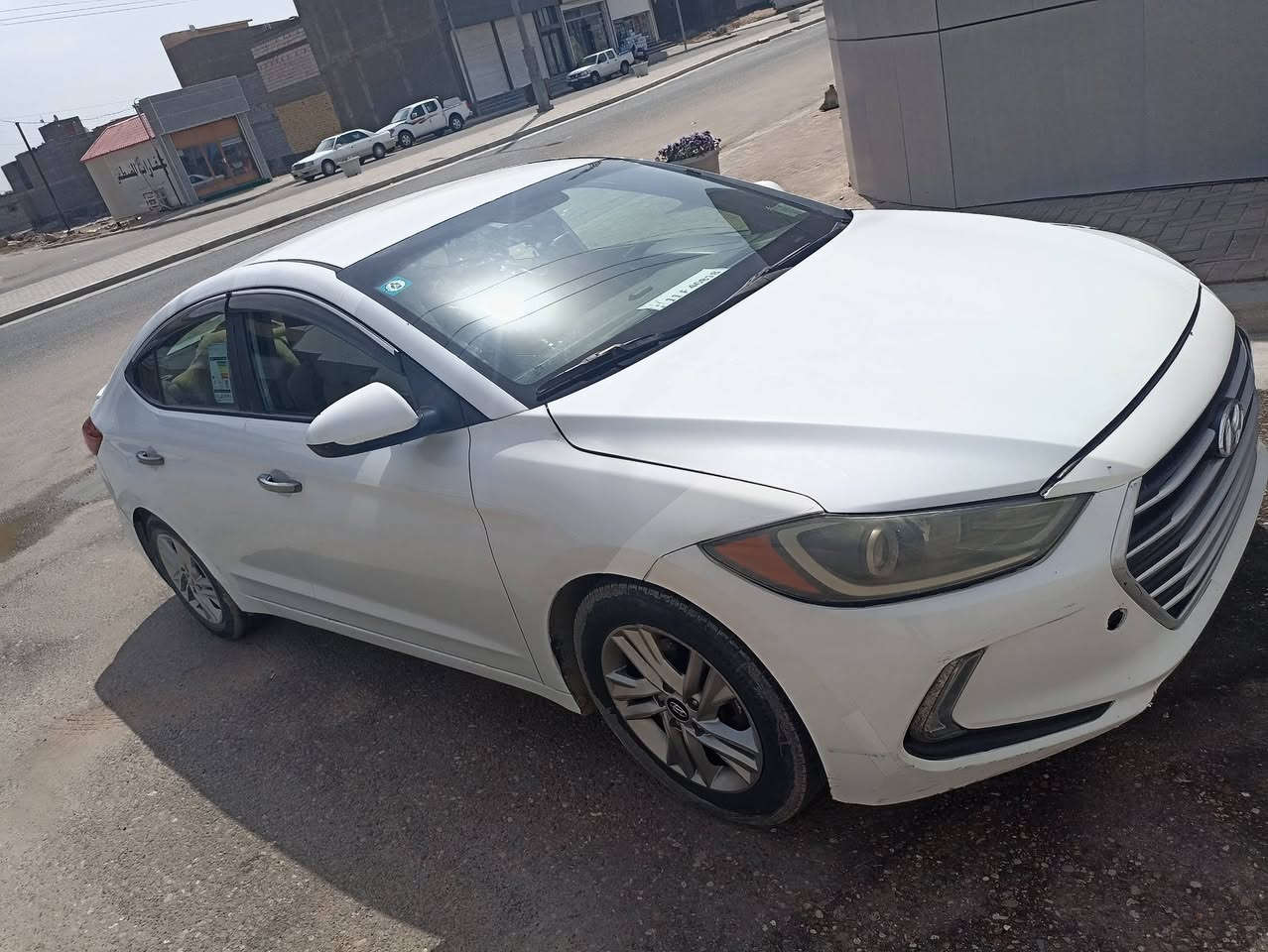 بسم الله الرحمن الرحيم 
النترا 2018 وارد امريكي رقم بغداد انكليزي سنوية 2031 بأسمي حره محرك 2000 دوش بي تبخير  تبريد حدادية خير من الله السياره جديدة وجاهزة احله من الصور بيها بنيد والجاملق وباب السايق كلير  ومدكر الخلفي معدل بارد ومصبوغ السعر 115$ وبيها مجال حك الجية 
البصرة ابي الخصيب هاتف ***********
