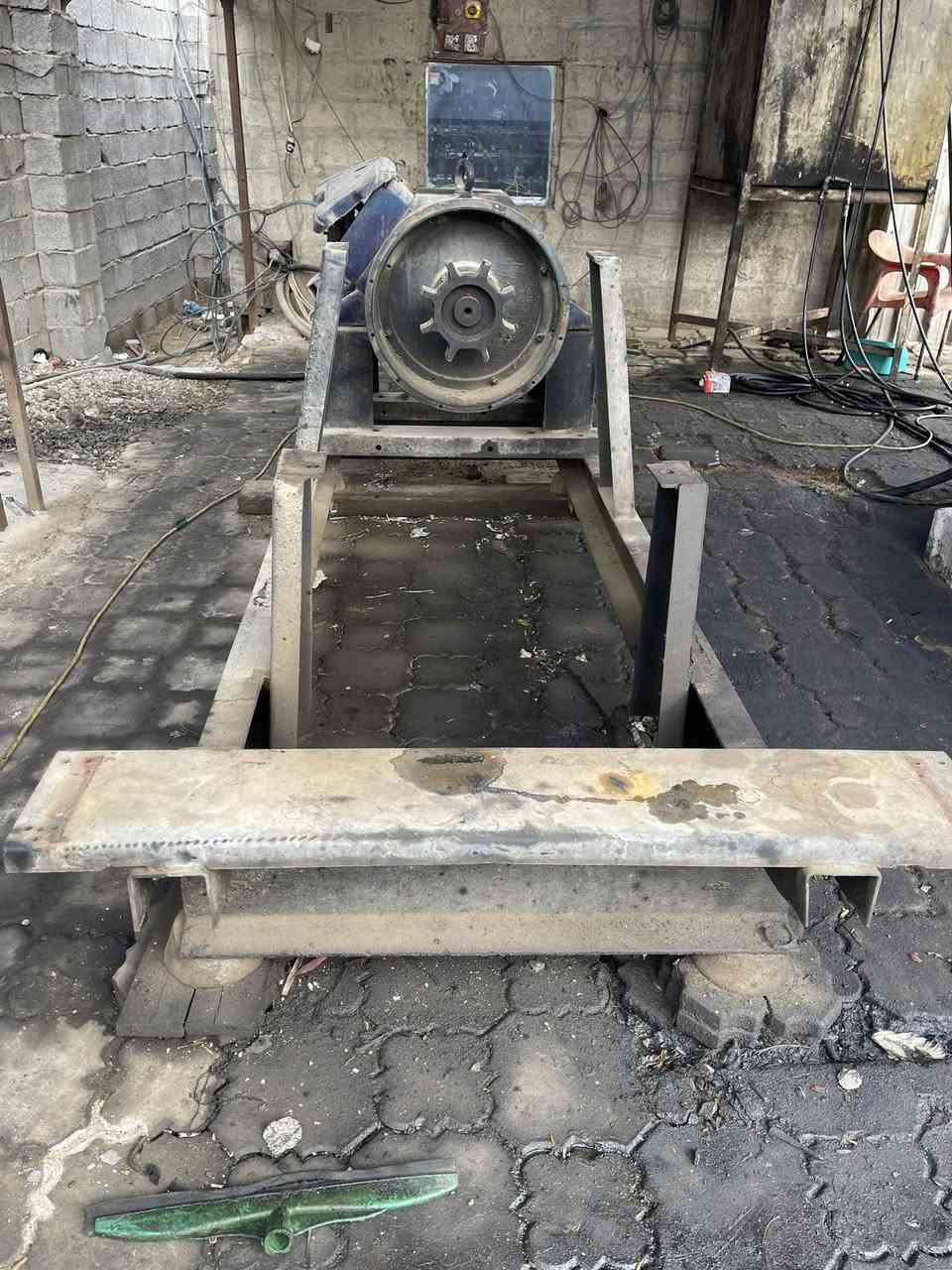 سلام عليكم مولده سكانيه بومه كاطعه كرنك وراس ترليد محترك وراديتر كامله للبيع
***********
