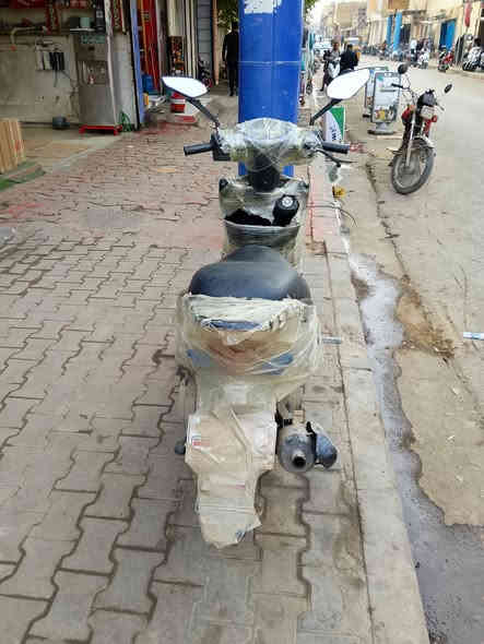 السلام عليكم ماكس صيني والمكينا ياباني 55شغاله من الطول لطول ما تصرف عليه ربع كرهبايات سلف كله شغال بكاني شارع بغداد ميسان السعر 350وبيه مجال رقم الهاتف 
*********** مكلف بل نشر
