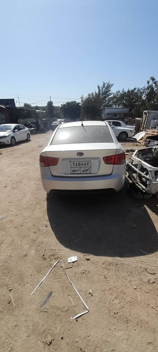 سلام عليكم  
دفع الله ما كانه اعضم. 
سيراتو مديل 12 
شواصي مكفوله سياره مكفوله فقط هاذه الحادث 
سعر 65 بيه مجال بصيط
وكاله او تحويل حاضرين

***********  المكان نجف
