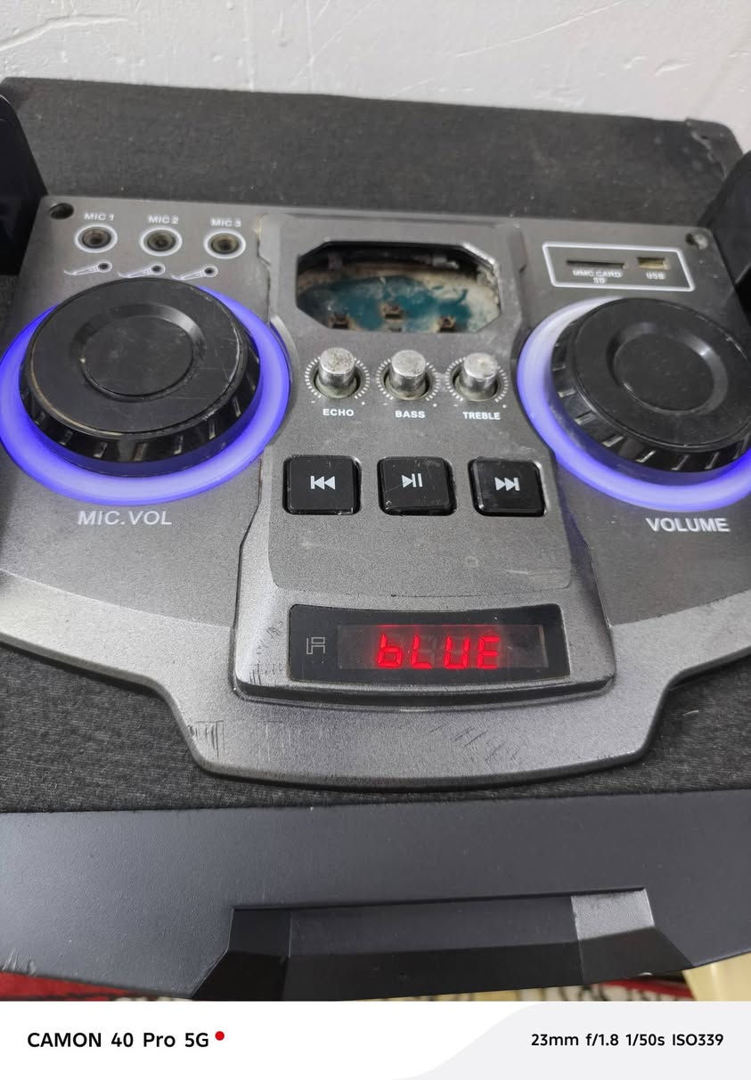 السلام عليكم سماعات ديجي شغاله تمام صوت عالي جدا باقي التفاصيل بالفيديو السعر ١٠٠ ألف بيهن مجال مكاني ام الكبر والغزلان لا يوجد توصيل


**إذا كنت صاحب هذا الإعلان وتريد حذفه لأي سبب، رجاءا أرسل رسالة إلى الدعم الفني**