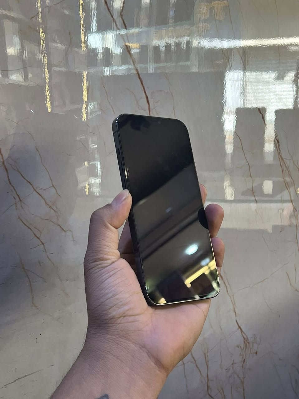 يفون 12promax
ذاكرته 256 
عربي شرق اوسطً
نضافته 95/100
جهاز بوضع سليم مبي اي نقص 
فقط جانت بطاريه 76 وبدلته وكاله 100 
سعره 500,000 
عنواني بغداد ***********
