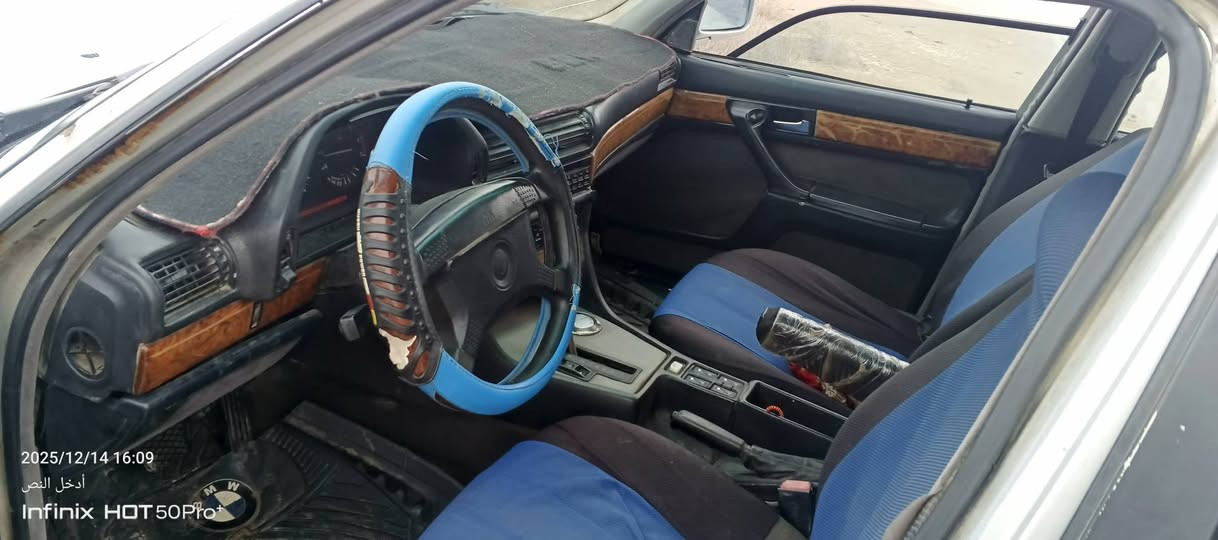 سلام عليكم بي أم موديل 92رقم انكليزي جديد كير ومكينه نضيفات لا تبخير ولا تنقيص هزه جديده تخمم تاير جدد سنويه بسمي العنوان ميسان السعر 40 وبيه مجال الاستفسار  ***********
