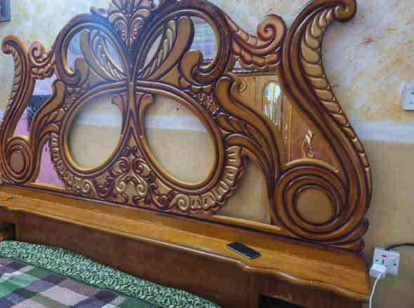 غرفة تزكام خشب ثقيل  نظيفة وبعدها جديدة ، سعرها 700  وبيها مجال
للاستفسار الاتصال ***********
