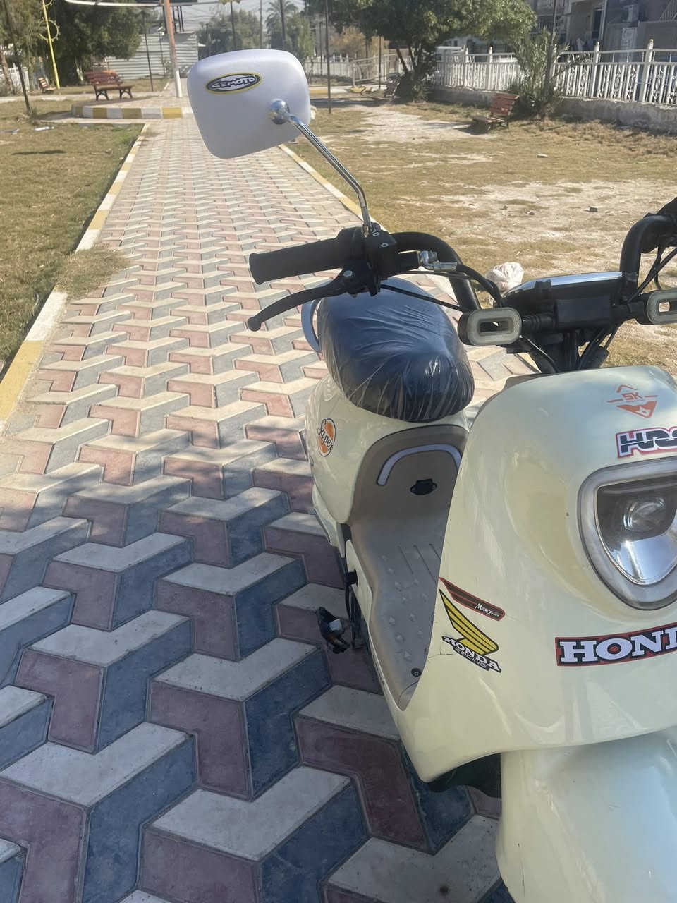 السلام عليكم دراجه شحن للبيع دراجه نضيفه جداً دراجه مستخدمه 4بطاريات كبار وياهه بصمه عدد 2وكارت ومفاح وشاحنه اصليه  السعر 350وبيهه مجال مكان بغداد الامين الثانيه تواصل ***********::::***********
