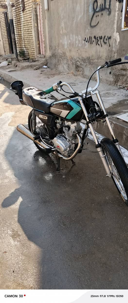 دراجه للبيع كلك كلك كلك اكفلك من سرقه دراجه حلوه ونضيفه محركه ما مفتوح سعر 500وبيه مجال بس وتساب رقم ***********
