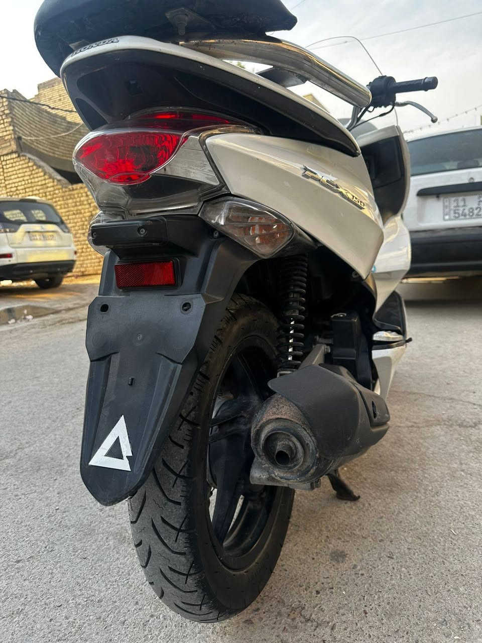 دراجه pcx جيل الاول مكينه 150 السعر مليون و250 وبيهه مجال + المكينه مفتوحه متواجد واتساب فقط ***********
