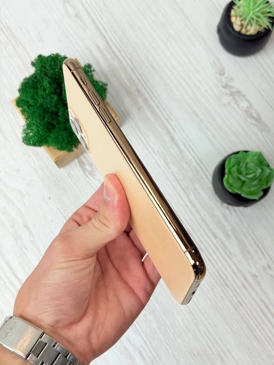 ايفون 11 برو ماكس 
جهاز نضيف جداا وبسعر مناسب 
نموذج m
بطاريه 76 
ذاكره 256 
مستبدل شاشاه 
وكامره بعد ثالث مرات تصير بيضه 
غير هذه شي جهاز مكفول 
اتصال او خاص 
*********** 
مكاني حله 
سعر 250
