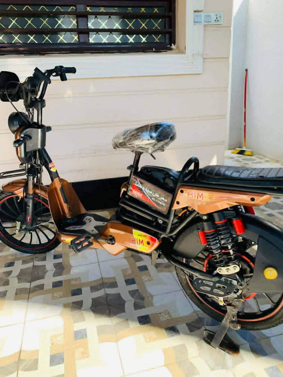 سلام عليكم دراجة شحن موديل ٢٤ كلهة شغالة أي نقص مابيهة
حجم ٢٠ كلهة جديدة بطاريات عل فحص يلة تاخذهة كاملة مكملة سعرهة ب٢٦٠وبيهة مجال رقم لهاتف ***********اتصل وبيك خير وتدلل
