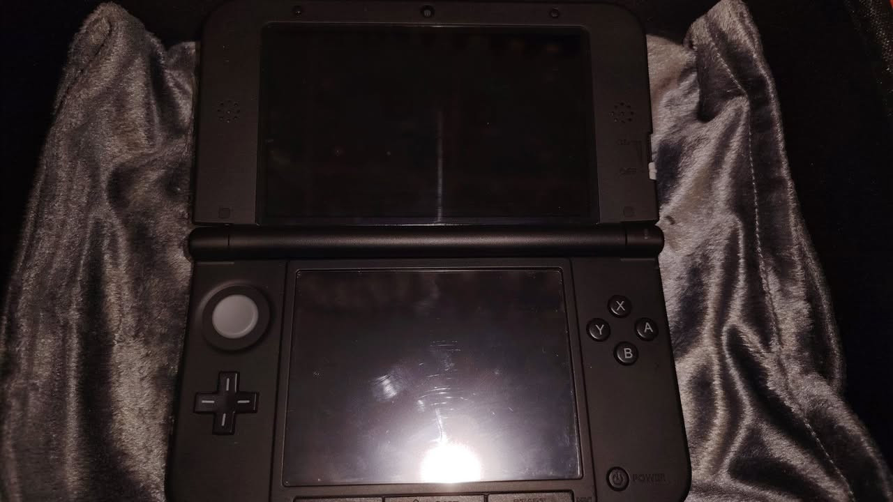 🔥 للبيع  Nintendo 3DS XL مهكر 🔥
✅ نضافة 100%
✅ الجهاز مهكر وجاهز للألعاب
✅ شغال بدون أي مشاكل
✅ البطارية ممتازة
✅ الشاشتين نظيفات جداً

📌 النقص فقط:
ماكو SD
ماكو كارتون
💰 السعر 250.000
🚚 توجد خدمة توصيل
للجادين فقط ✨


**إذا كنت صاحب هذا الإعلان وتريد حذفه لأي سبب، رجاءا أرسل رسالة إلى الدعم الفني**