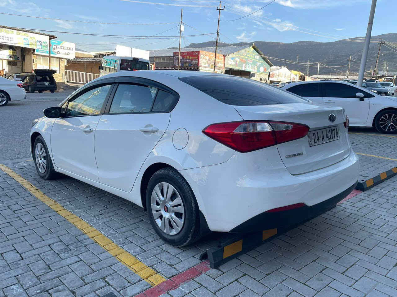 للبيع نقداً… كيا سيراتو موديل ٢٠١٣… محرك ٤ دوش… كير اوتو… رقم وسنوية جدد… بيهه جاملغ ونص بنيد صبغ بدون دواخل وهلال خلفي حسبة شبر هم صبغ شرط بدون ضربة… السيارة جاهزة ومابيهه ولا نقص… المكان دهوك… السعر ١٠٩ ومجال…. للاستفسار 
***********
*********** دهوك, العراق
