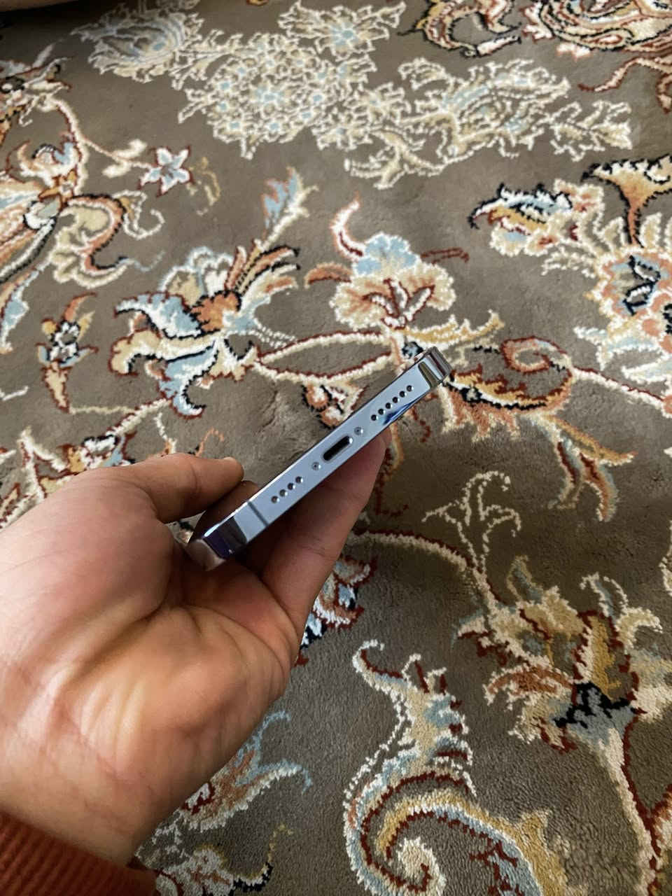 ايفون ١٣ برو ماكس شرق اوسط دبل خط
كفاله عامه من الزلغ 
نظافة الجهاز ١٠٠٪؜ 
ممفتوح الجهاز 
وتر بروف
بطارية ٧٣ 
ذاكره ٢٥٦
عنواني العامريه سعر ٧٠٠ وبي مجال بسيط حك الجيه 
رقم الهاتف ***********
