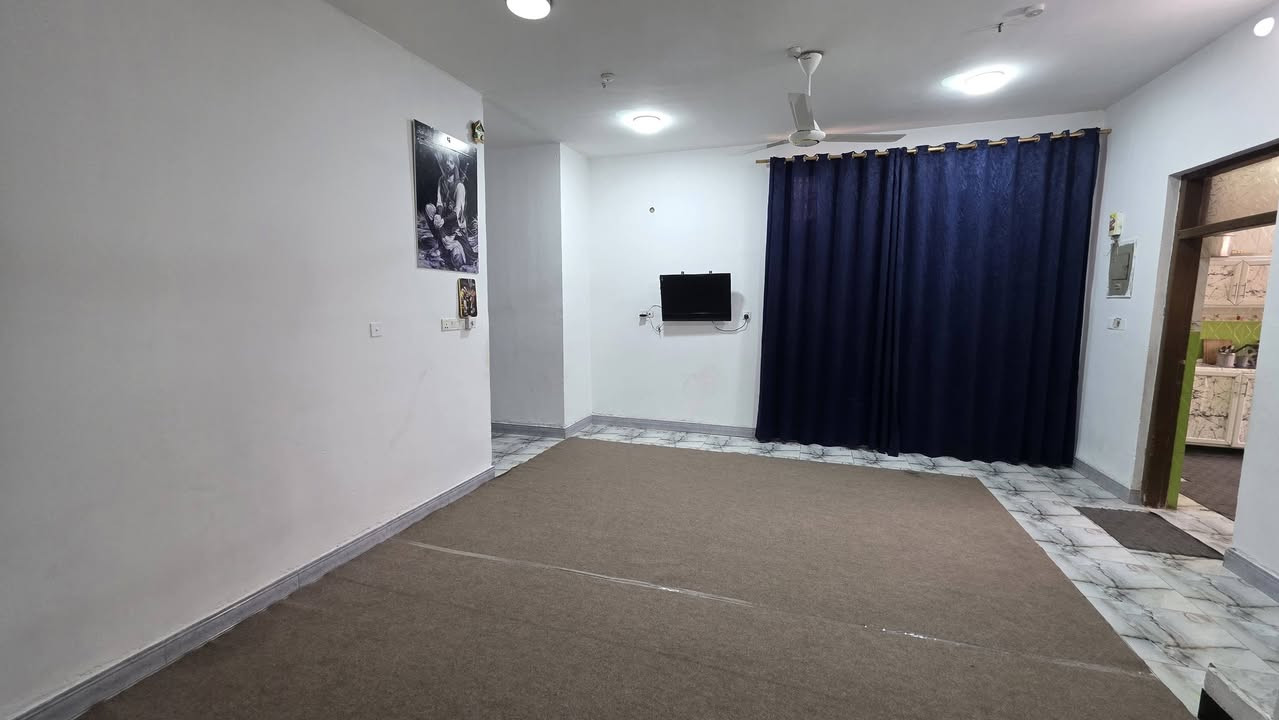 بيت للبيع طابو زراعي سند ٢٥ المساحة ١٦٠ م كوت حي الحكيم شارع الوائلية يبعد عن الشارع العام ٢٠٠م البناء طابوق يحتو غرفة وصالة ومطبخ واستقبال وصحيات داخلية وخارجية السعر ٥٥ مليون وبي مجال مراجعة دلالية احمد السعيدي للاتصال *********** أو ***********
