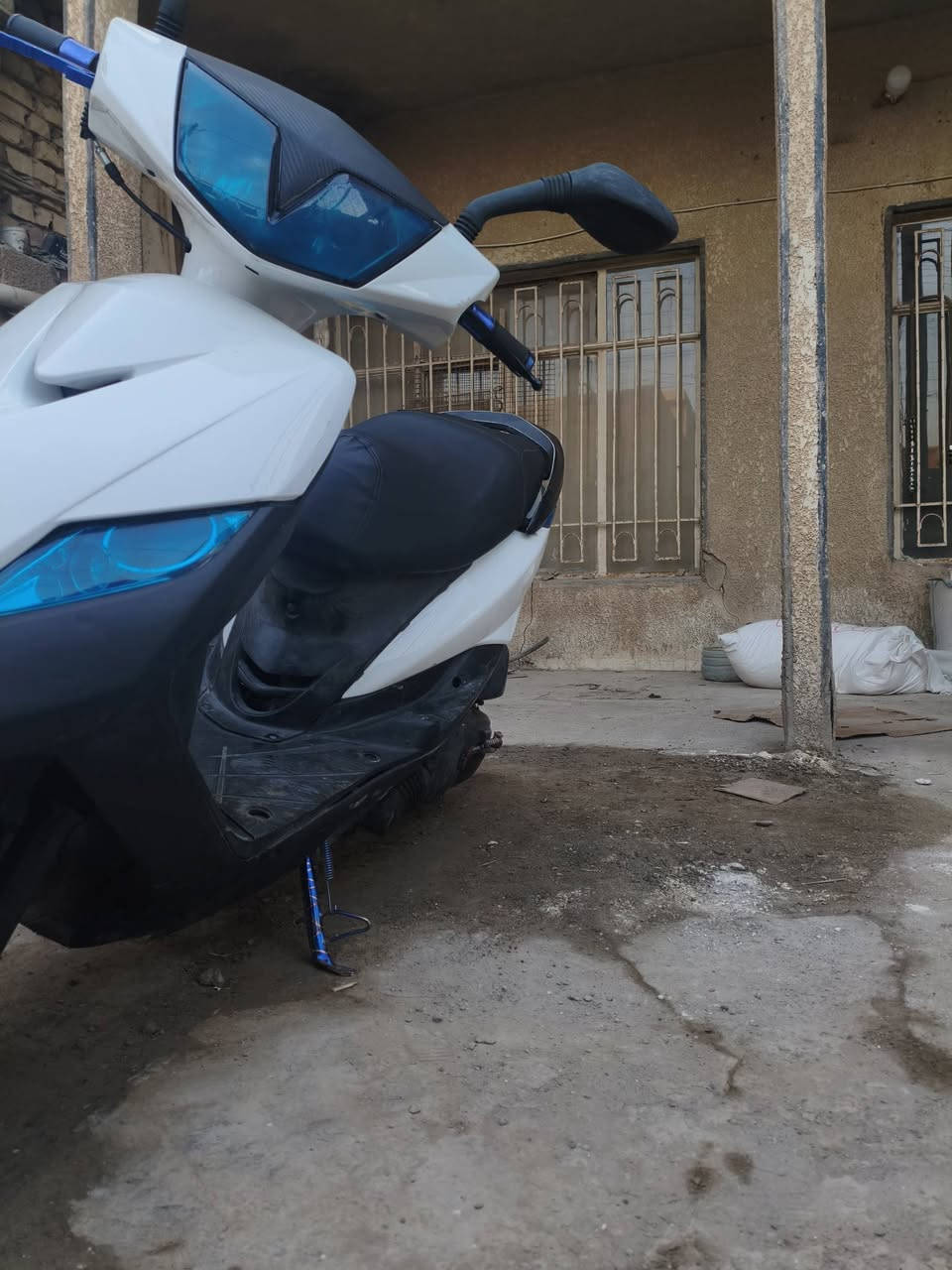 السلام عليكم ماكس ثعلب 140
الدراجه كفاله عامه مكينه خرسه ولا صوت تزويدها يدات ريك وبانزين ودبل خلفي كشنها  جديد دبل امامي قبل اسبوع شديته مرايات بيها جدد كلشي جاهز بيها يعني تاخذها وتنساها كلشي ما تتفع عليها بس بانزين سعرها750وبي مجال للتواصل ***********
