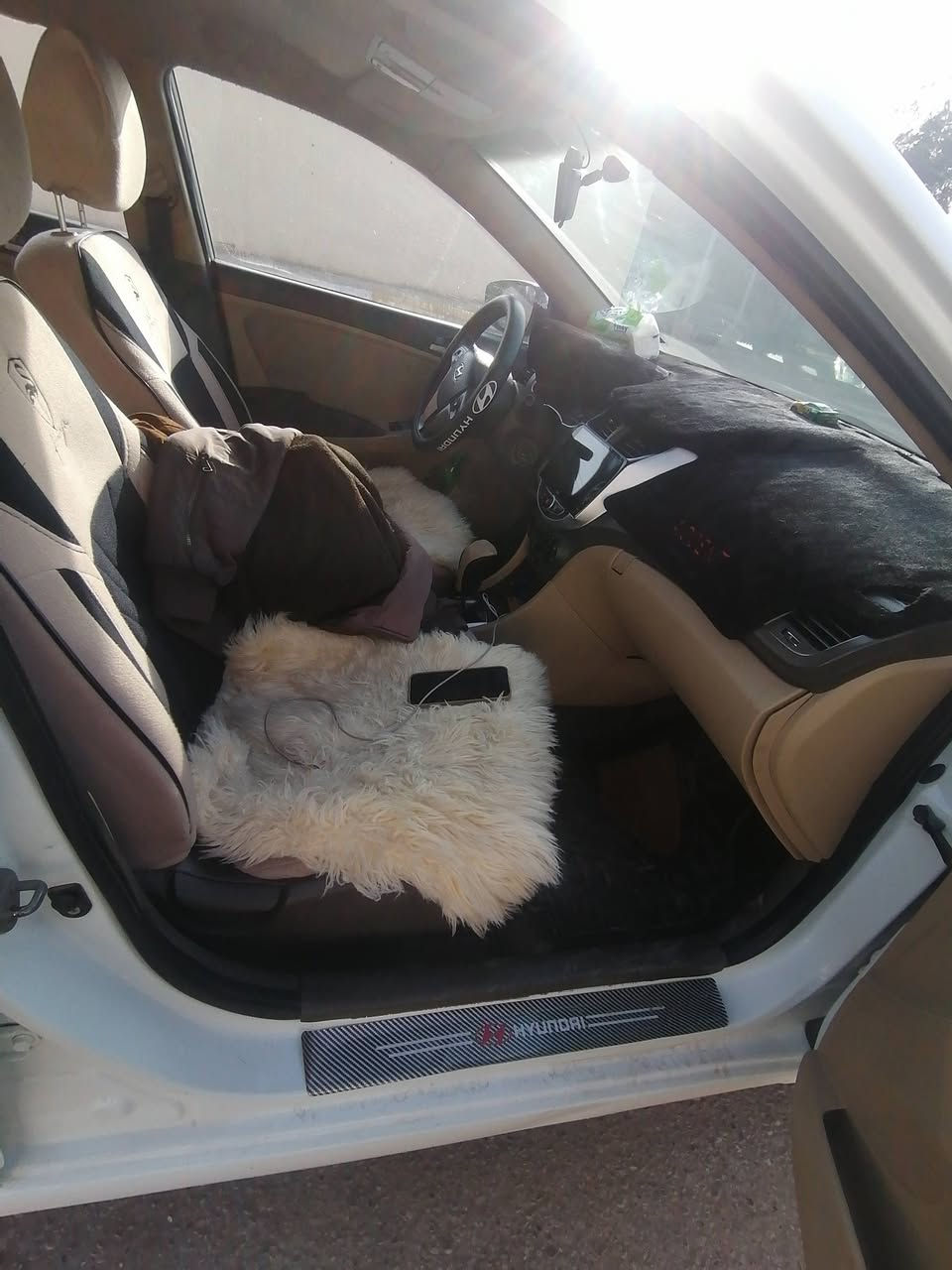 اكسنت ٢٠١٣ خليجي كفاله محرك كير والكشر عدا الي بالسونار قطعتين صبغ سياره جديدة شاشه كامره حساس خلفي ويل كب تخم تاير جديد تبريد تدفأ صدر كله جديد رقم انكليزي وهزه جديده والسنويه لل ٢٩ السعر ١٠٠ أي شده وبيها مجال  حك جيتك وعزوبيتك *********** مكانها ديالى بعقوبه
