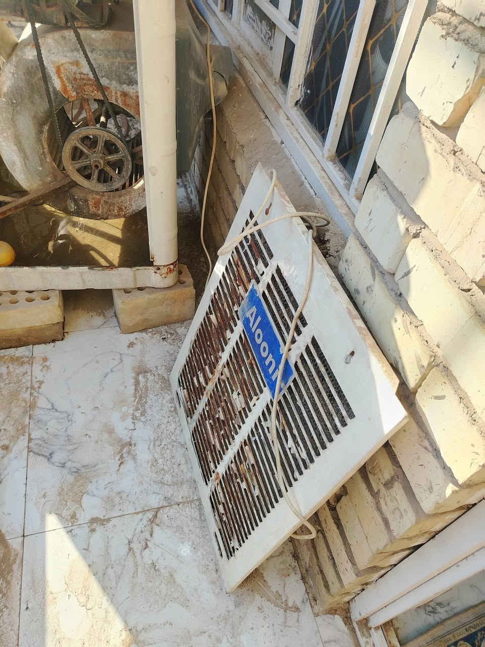 بيع كنتور تلاثه 200 باب نضيف +ثلاجههه 60 صغيره + مبرده بغداد 80 حي البساتين ***********
