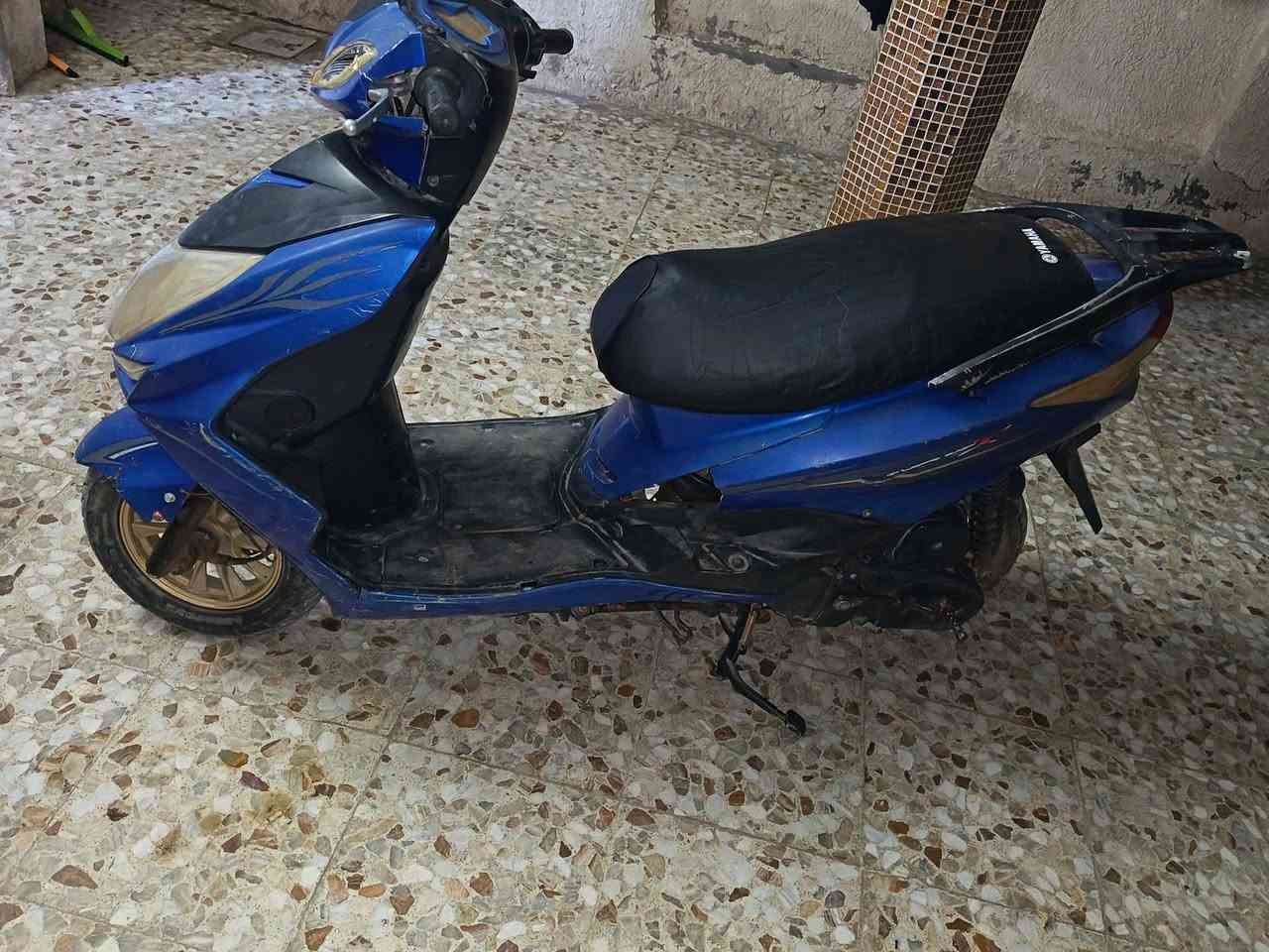 السلام عليكم ورحمة الله وبركاته
سكنس محرك ياباني  شلعة معدل فول سلف هندر كهربائيات كلها شغالة
السعر 225 الف
العنوان حلة _ مركز ***********
