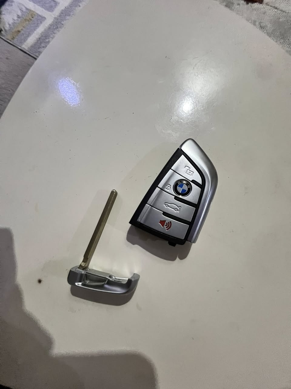 � للبيع مفتاح BMW Smart Key أصلي (OEM) 🔥
✅ نوع المفتاح: HITAG Pro 49 Chip
✅ التردد: 433MHz
✅ الحالة: Unlocked وقابل لإعادة البرمجة
✅ مع الشفرة المعدنية
✅ مناسب لعدة موديلات BMW من 2014 الى2024

المفتاح مفحوص وجاهز،


**إذا كنت صاحب هذا الإعلان وتريد حذفه لأي سبب، رجاءا أرسل رسالة إلى الدعم الفني**