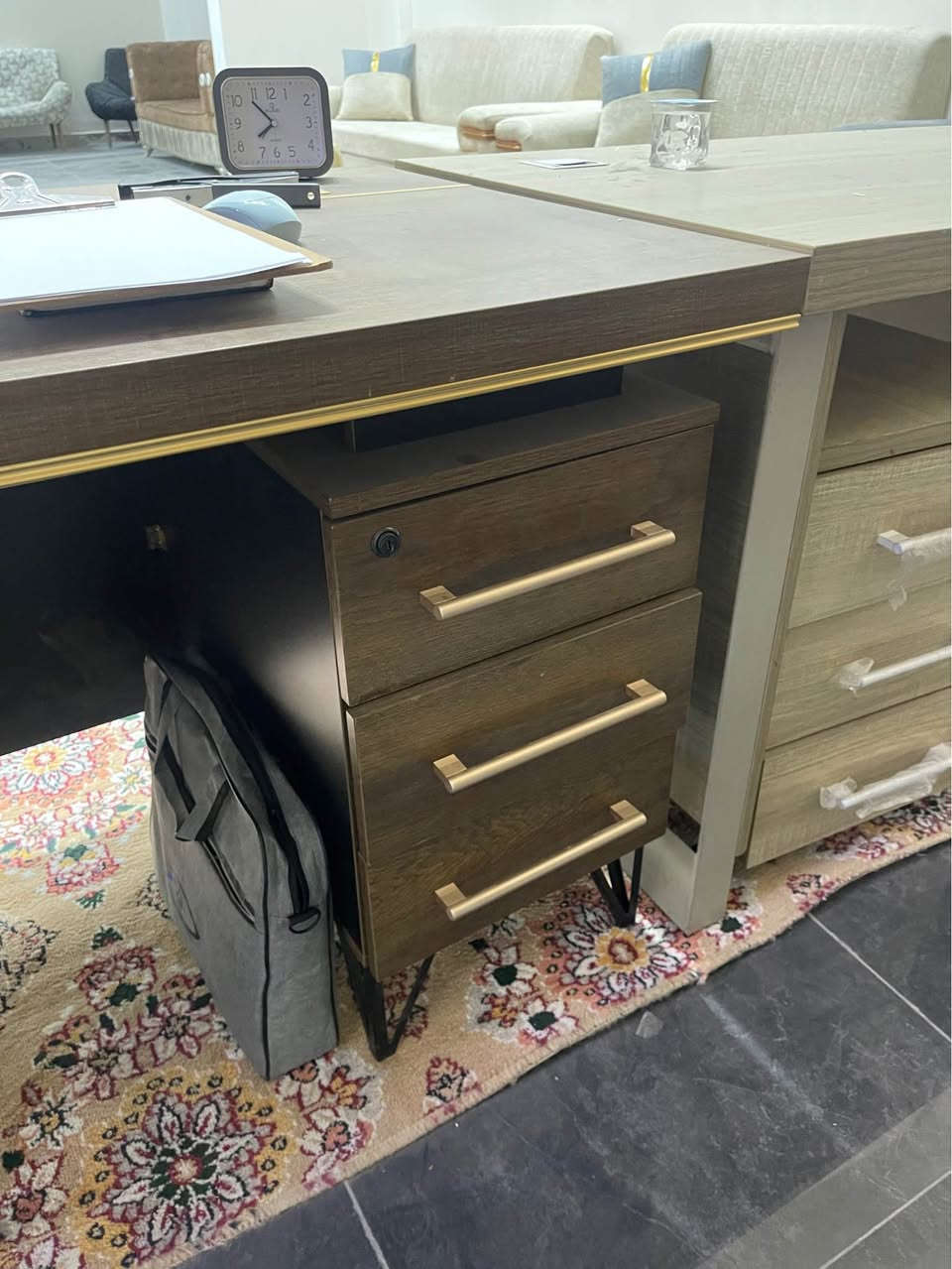 ميز اداري عدد ٢ اخو الجديد  نضيف جداً درجة اولى سعر الواحد ١٧٥ الف مكاني كربلاء 
*********** كربلاء, العراق
