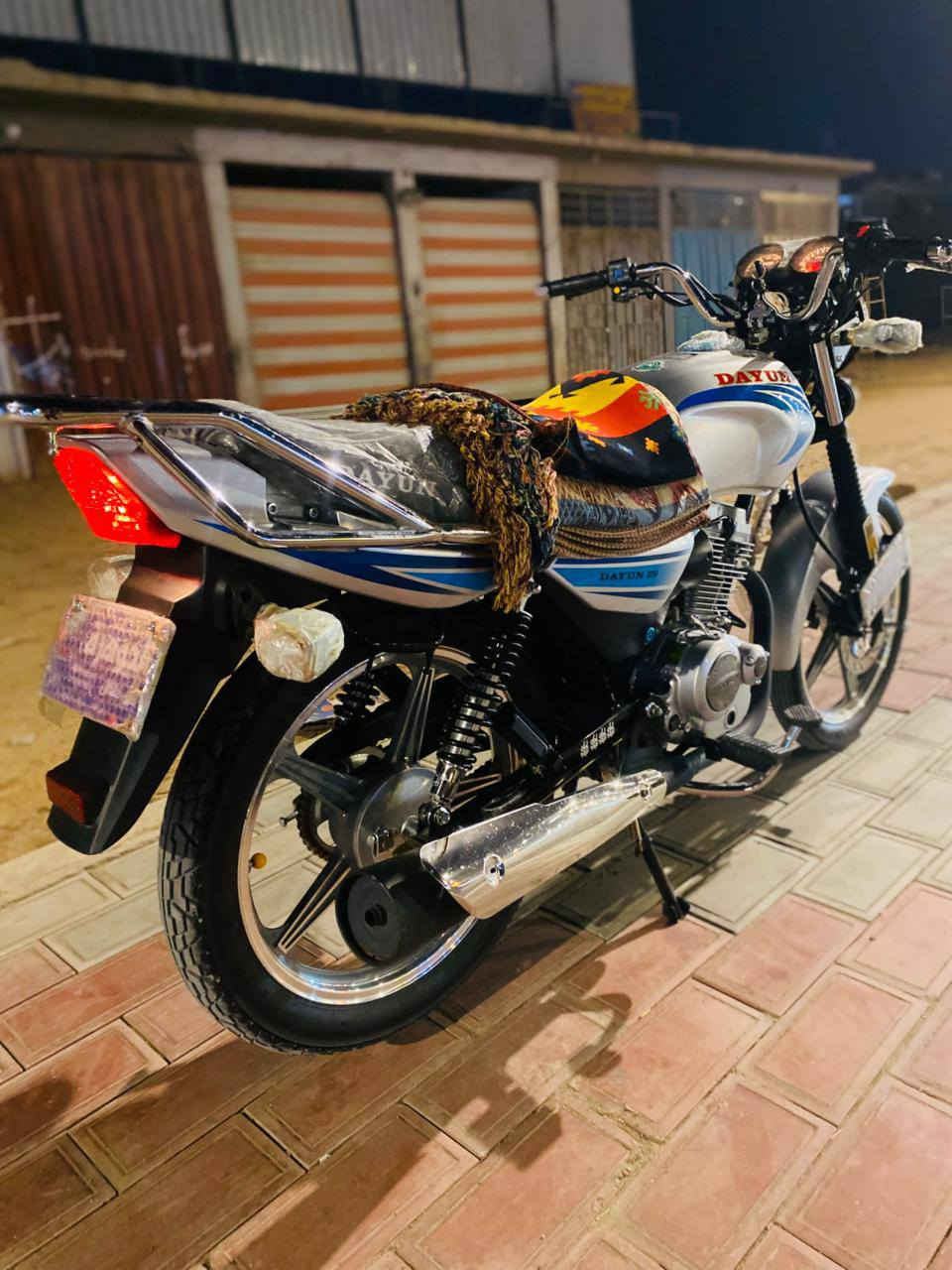 سلام عليكم شباب دايون عضم بعدهي كارتون شوفت عينك سبانه ما ليحته نضافه نكره كلوبات اشاير كله شغال الله شاهد دراجه فول موديل 23 ثامر خلخال شباب إني مكلف بلنشر هاذه رقم راعيه واني خادم *********** المكان اطوريج
