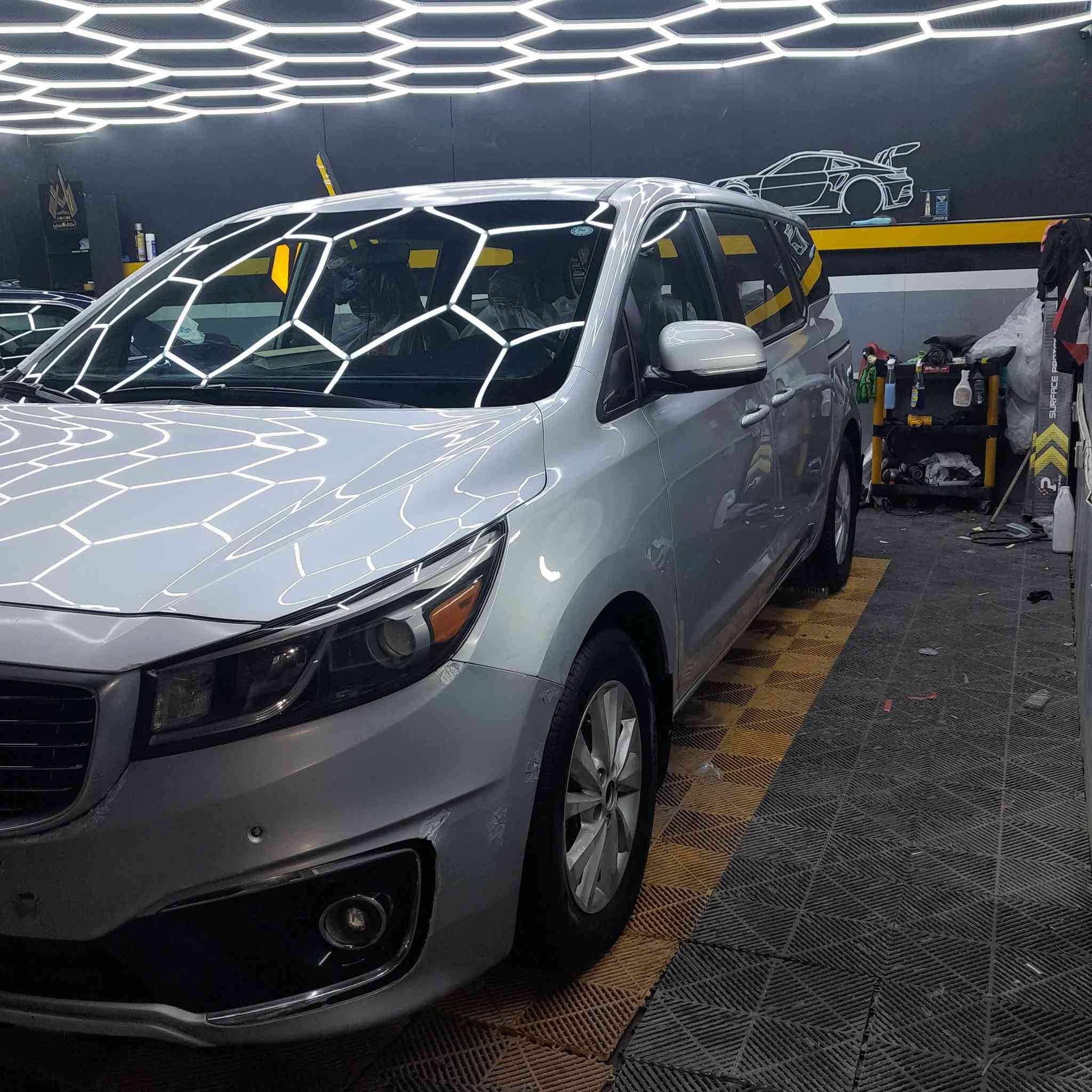 السلام عليكم 
كيا سيدونا وارد امريكي حادثها موضح بالصور 
موديل ٢٠١٦
بيبان وجنطه ميكانيك 
استخدام شخصي
مكاني بغداد الدوره 

السعر ١٧٠ وبيها مجال 

***********
