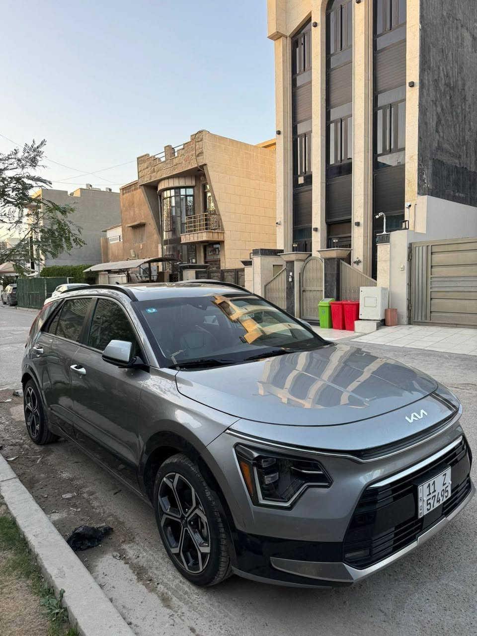 كيا نيرو هايبرد 2023
تمشيك 900 كيلو بل تفويلة 45 لتر اقتصادية جدا 

فول مواصفات sx
كشن السايق كهربائي وبيه 8 وضعيات تحكم 
مري كهربائية وقلاب عند الرجوع
كشنات ميموري عدد 2
تحديد مسار 
رادار امامي وخلفي بريك ذاتي قيادة ذكية 
فتحة
كشنات تبريد وتدفىه
ستيرن تدفىه
جنطة كهرباء 
ابل كار بلي 
مثبت سرعة 
كشنات جلد
اشاير بالمري
اوتو هولد
بريك بصمة 
حساسات امامية وخلفية
 عداد دجتل 
شفتات بالستيرن 
شاشة جبيرة
ماشية 30.الف سيارة بعده وضع شركة 

سيارة ضررها جاملغ صفحة السايق
*********** سعر 165 فووول واحد على واحد
