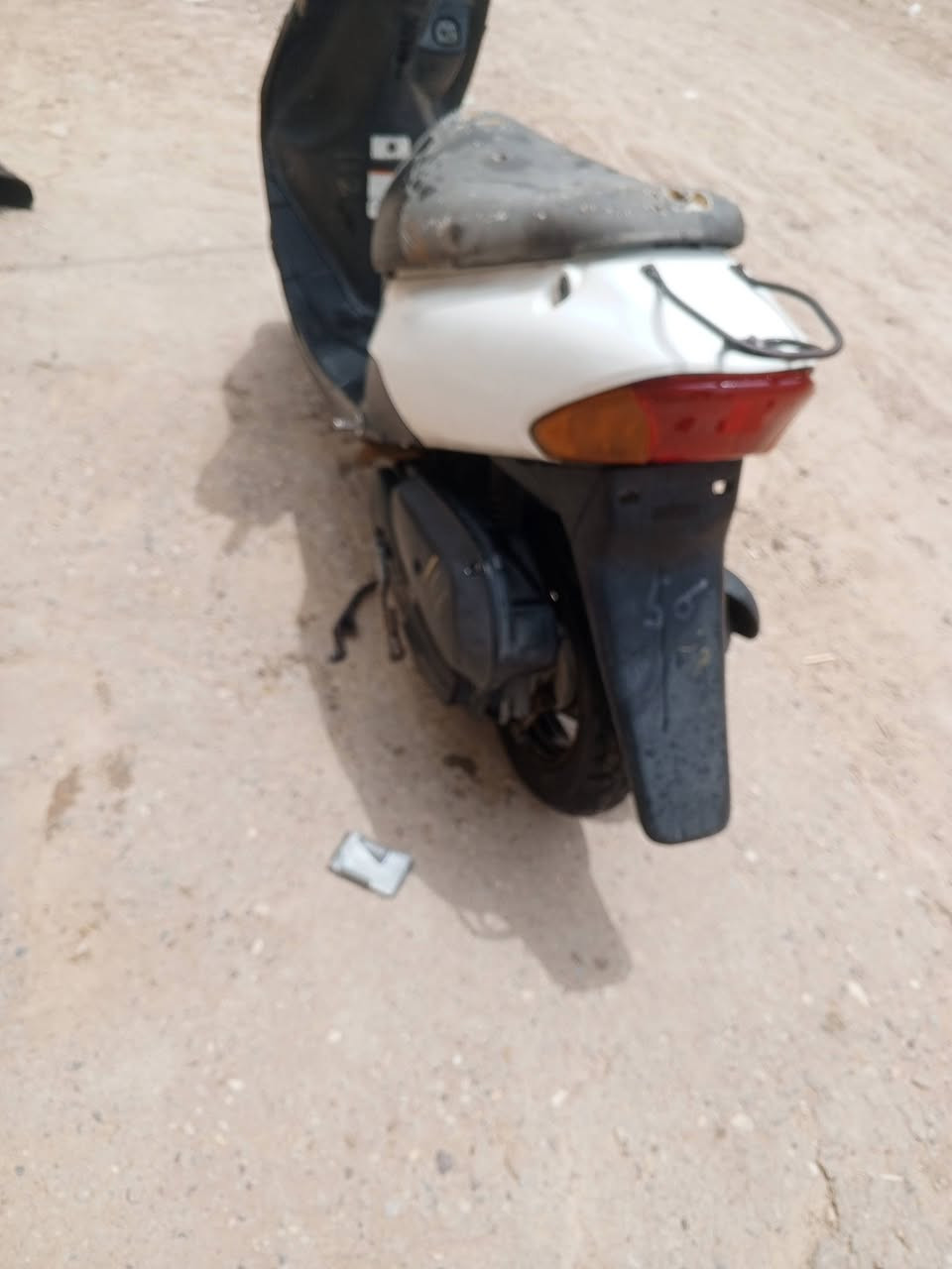 سلام عليكم ذبانة ساسوكي رياضي نضيفه شغاله سلف هندر شغال كهربائية شغاله ناعمه بس عوزه سويج ذاع جوزه بلاد اوراق *********** ول شراي يدلل
