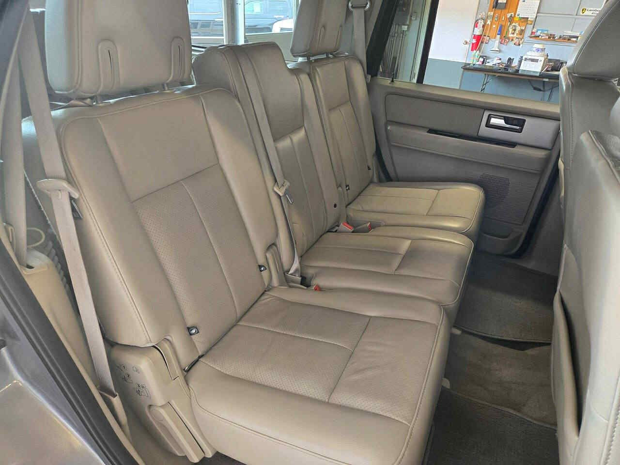 ‎فۆرد ئێکسپیدشن مۆدێل 2013 بۆ فرۆشتن
‎ڕەنگ رەصاصی
‎گێر و مەکینەی بەشەرت یەک شوختی بچوک لە دەرگای سەکن هەیە
‎3 مقعدە
115 مایل ڕۆیشتیە
‎ناو زەردە بێ بۆیاخ و بێ ساردە کوتە 
‎سەنەوی نوێیە تا ساڵی 2027
‎بەناوی خۆمانە 1.500.000 ملیۆنیک وپینج سەد هەزار غرامەی لەسەرە
‎شوێن : هەولێر 
‎سعری148$ وەرەقە 
‎ژمارەی خاوەنی : ***********
