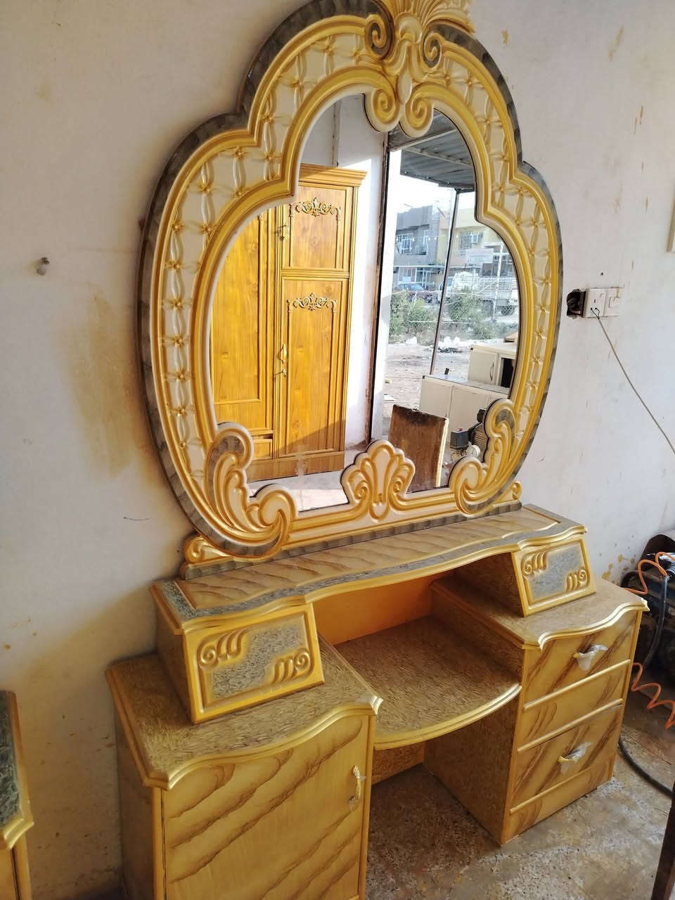 غرفة نوم ٦باب طابق واحد صبغ حراري خشب عراقي السعر ٦٥٠ الف بعقوبة كاطون شارع أبو رباح مجاور مرطبات السيد *********** مزاد ابو كرار الغريباوي
