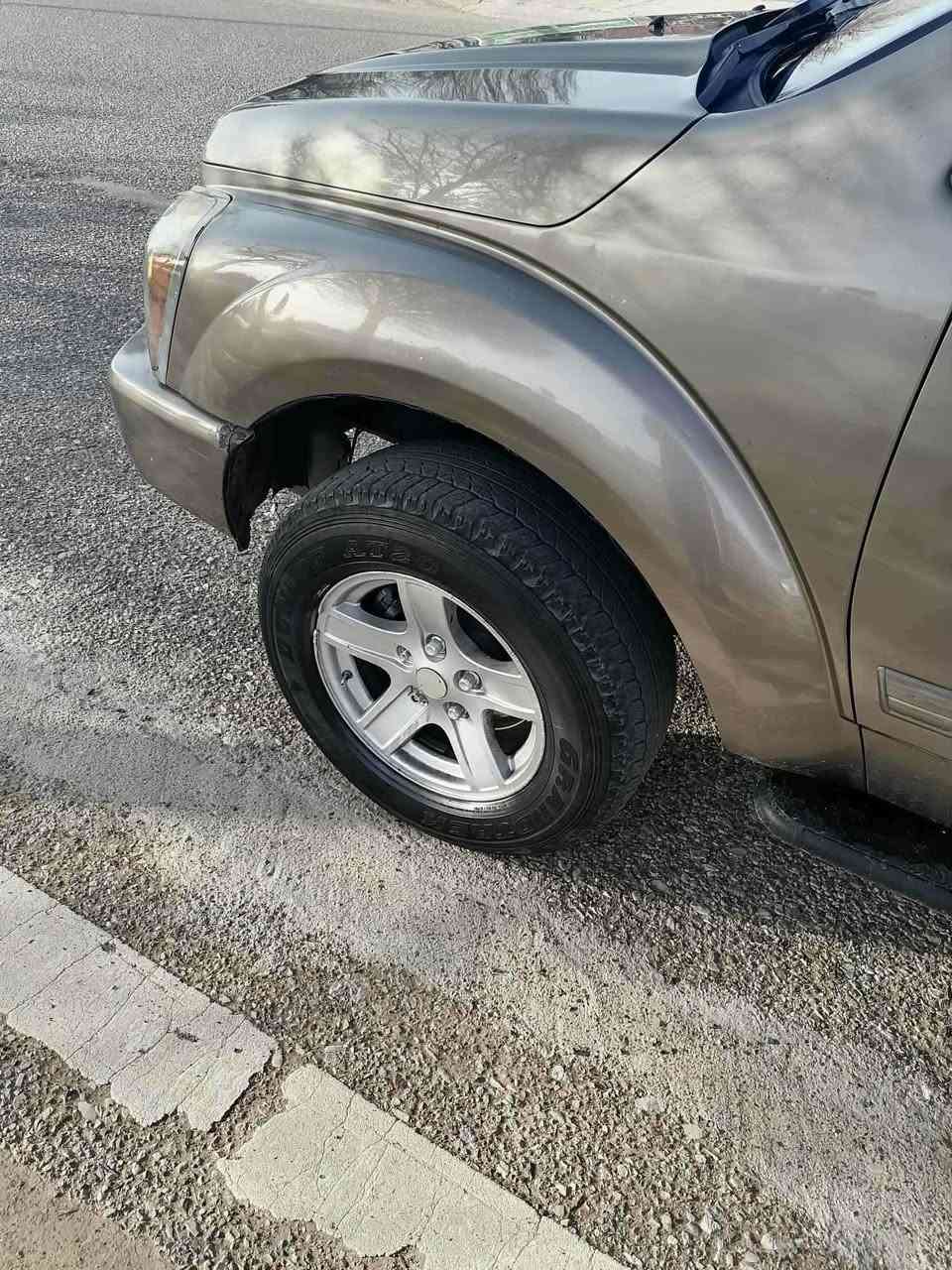 دۆج ٢٠٠٧ ساخ نە موسە نە بڕاوە ٨ بستۆن مەکینەو گێری بە شەرت تۆماتیک فو فول مواسەفات دەبڵ ئەکسل هەمووی گیانی بە شەرت گۆرینەوە بە شاهینە و مەلیکە ***********. ن.رخ٤٠ حلبجة, السليمانية
