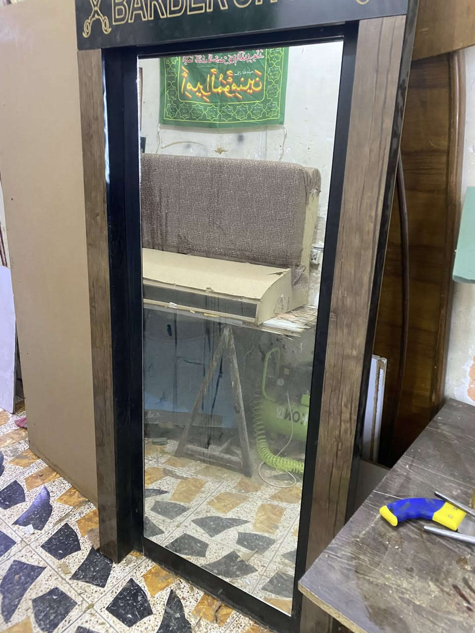 ميز ومرايه عدد3للبيع سعر(100)***********
