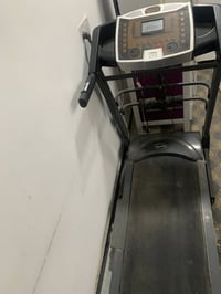 جهاز جري نضيف متروك للبيع معا جهاز هزاز شغال السعر ١٢٥ الرقم 077411044...