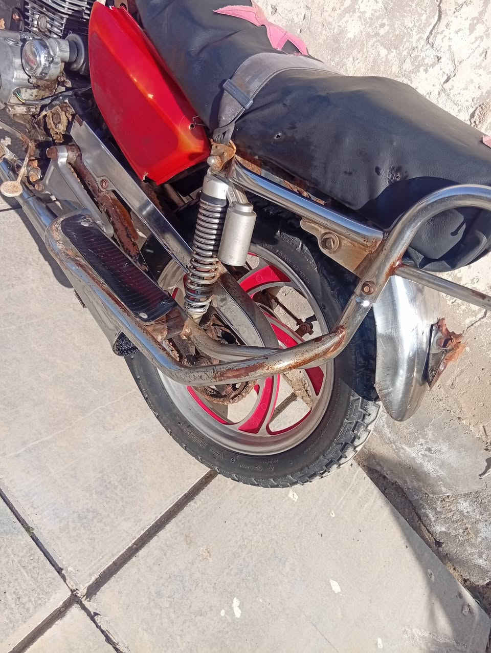 للبيع جونده رقم وسنويه رقم اسود
ابيع كلك شغاله نكره محرك نااعم بس ادخن 
دبلات شغاله لايت سعره 175 مكاني بابل الحمزه الغربي ***********
